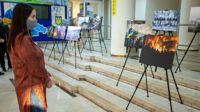 Події Революції Гідності - на світлинах. У Дніпрі до Дня Свободи відкрили фотовиставку