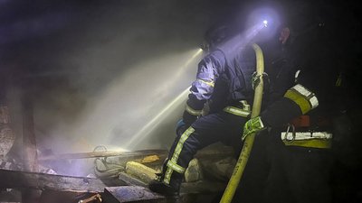 Внаслідок атаки російських дронів на Великий Бурлук пошкоджені житлові будинки, авто та пилорама