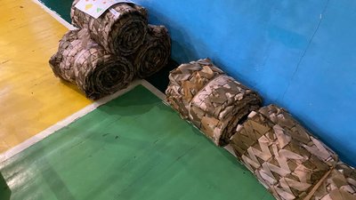 "Це допомога від щирого серця": вінницькі волонтери роблять маскувальні сітки та кікімори для військових "Це допомога від щирого серця": вінницькі волонтери роблять маскувальні сітки та кікімори для військових