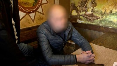 Посадовець "Укрзалізниці" вимагав $100 000 готівкою за демонтаж колії