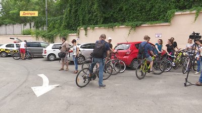 18 лікарів лікарні імені Мечникова влаштували велопробіг до дня медика 18 лікарів лікарні імені Мечникова влаштували велопробіг до дня медика