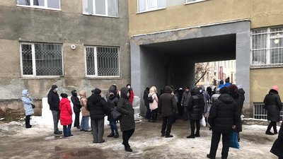 Черги на ПЛР-тестування Черги на ПЛР-тестування