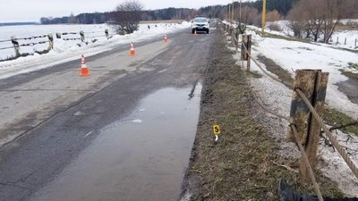 На Рівненщині авто на смерть збило пішохода. Водій з місця пригоди втік