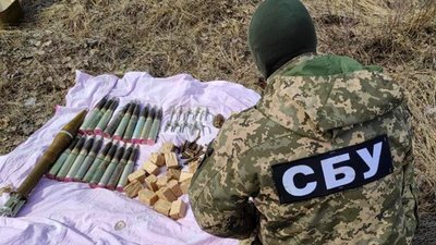 На Луганщині СБУ виявила дві схованки окупантів з боєприпасами