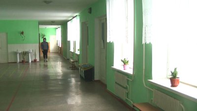 У школі села Дружне Красилівської громади навчається 82 учня, які ховатимуться у разі надзвичайної ситуації в шкільному підвалі. У школі села Дружне Красилівської громади навчається 82 учня, які ховатимуться у разі надзвичайної ситуації в шкільному підвалі.