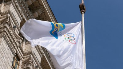 Над будівлею КМДА замайорів прапор НОК на честь відкриття Олімпіади-2024 у Парижі