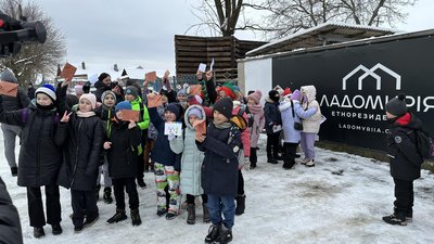 Найбільша в Україні поштова скриня: в етнопарку на Рівненщині встановили новий рекорд Найбільша в Україні поштова скриня: в етнопарку на Рівненщині встановили новий рекорд