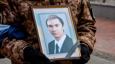 На Чернігівщині попрощалися з двома військовими, які загинули на Донеччині та Луганщині
