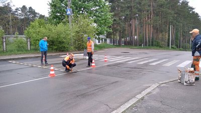 У Житомирі на проїжджій частині автодоріг встановлюють "лежачих поліцейських" У Житомирі на проїжджій частині автодоріг встановлюють "лежачих поліцейських"