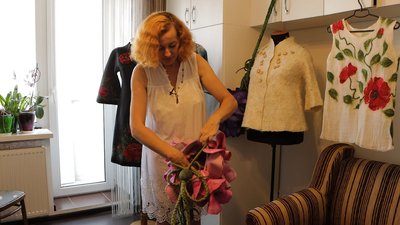Тернополянка виготовляє сумки у формі ірисів