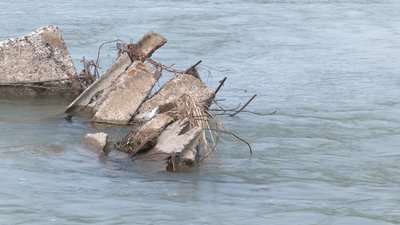 "Коли вода під берегом, я збираю шмаття": як на Франківщині живуть у селі без дамби "Коли вода під берегом, я збираю шмаття": як на Франківщині живуть у селі без дамби
