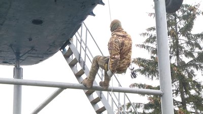Психологічні тести та стрибки з "вертушки": у Хмельницькому відбирали на службу спецпризначенців