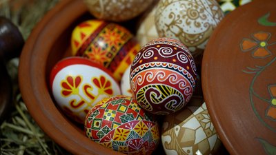 Розмальовані, витравлені та вирізьблені: у Чернігові відкрилася виставка на якій представлені понад 500 писанок Розмальовані, витравлені та вирізьблені: у Чернігові відкрилася виставка на якій представлені понад 500 писанок