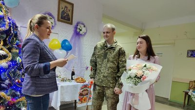 У тернопільській лікарні одружився військовослужбовець з Одеси У тернопільській лікарні одружився військовослужбовець з Одеси