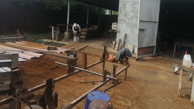 У громаді Чернівецької області роблять буржуйки для військових: потрібні матеріали У громаді Чернівецької області роблять буржуйки для військових: потрібні матеріали