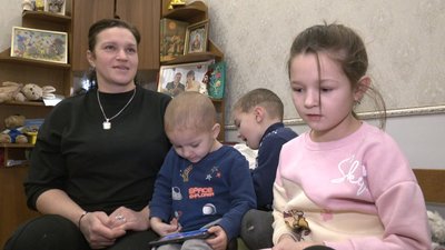 Наталія Петрів з дітьми Наталія Петрів з дітьми