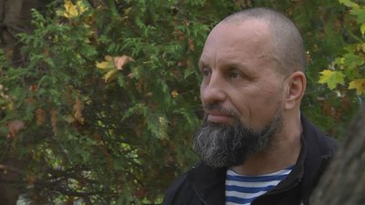 Гітара допомагає: травмований військовий реабілітується у Луцьку Гітара допомагає: травмований військовий реабілітується у Луцьку