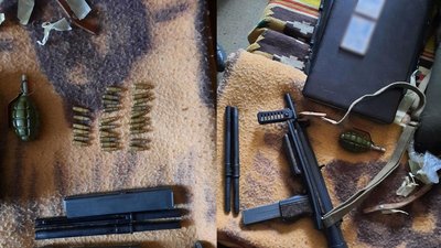 Зброя та набої, які виявили під час обшуків Зброя та набої, які виявили під час обшуків