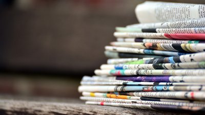 Рівненський театр ляльок збирає газети