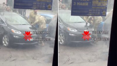 військовий, удари