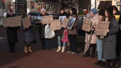 "Ти чекаєш свят — вони обміну": у Хмельницькому пройшла остання у цьому році акція "Поверніть героїв з полону" "Ти чекаєш свят — вони обміну": у Хмельницькому пройшла остання у цьому році акція "Поверніть героїв з полону"