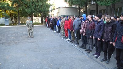 Осінній призов: з Хмельниччини планують призвати 582 строковика