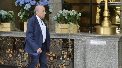 За що і на який термін ФІФА відсторонила від футбольної діяльності експрезидента Зеппа Блаттера