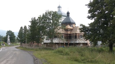 У прикарпатському селі Кричка ремонтують 200-літній храм без відповідної документації