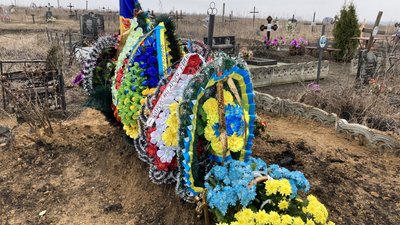 "Я ним дуже-дуже пишаюся". У Слатиному простилися з полеглим під Бахмутом захисником "Я ним дуже-дуже пишаюся". У Слатиному простилися з полеглим під Бахмутом захисником