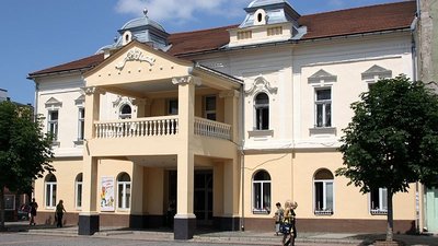 Вистави Мукачівського драмтеатру для дітей та дорослих можна переглянути онлайн