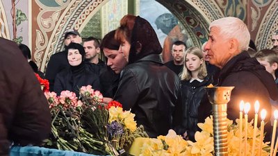 У Мукачеві попрощалися із загиблим на війні захисником — Владиславом Кудрею У Мукачеві попрощалися із загиблим на війні захисником — Владиславом Кудрею