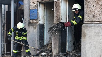 Рятувальники вважають, що у згорілій будівлі в Одесі живих немає Рятувальники вважають, що у згорілій будівлі в Одесі живих немає