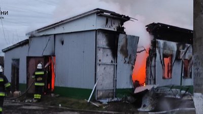 Горів магазин та житлові будинки. На Миколаївщині рятувальники ліквідували три пожежі Горів магазин та житлові будинки. На Миколаївщині рятувальники ліквідували три пожежі