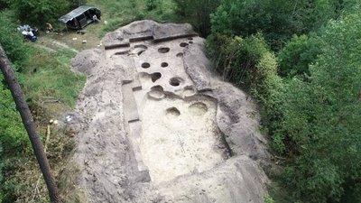 Посуд, глиняні прясла, вістря стріл: на Полтавщині археологи досліджують давнє поселення