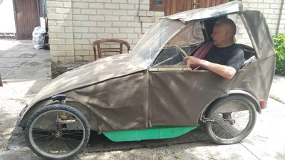 Вільнянський конструктор сорок років удосконалює веломобіль власного виробництва
