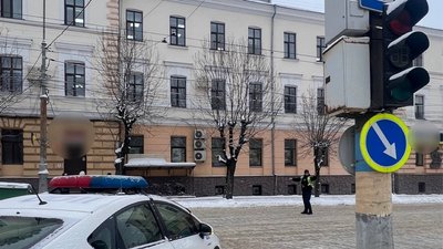 не працює світлофор на перехресті головної та садової