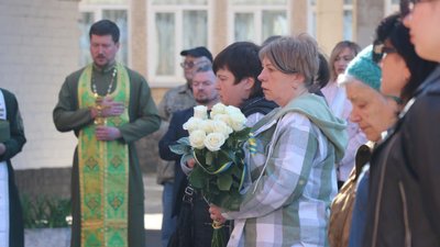 У Кривому Розі відкрили пам`ятну дошку загиблому оборонцю Маріуполя Олегу Яцишину У Кривому Розі відкрили пам`ятну дошку загиблому оборонцю Маріуполя Олегу Яцишину