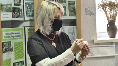 Мальовані гілки: у Луцьку діти створювали волинські писанки Мальовані гілки: у Луцьку діти створювали волинські писанки