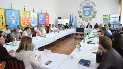 форум, іноземні делегації