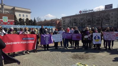 "Не можна жити без..." - мирна акція та марш відбулися у Херсоні "Не можна жити без..." - мирна акція та марш відбулися у Херсоні