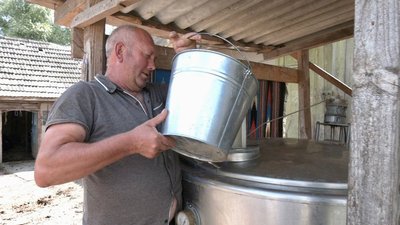 Охолоджувальний апарат в молочному кооперативі в селі Людвище Охолоджувальний апарат в молочному кооперативі в селі Людвище