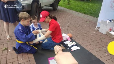 У Хмельницькому провели спортивно-розважальне свято для містян та переселенців У Хмельницькому провели спортивно-розважальне свято для містян та переселенців