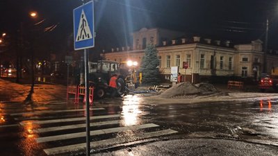 У Центральному районі Миколаєва стався порив водопроводу У Центральному районі Миколаєва стався порив водопроводу