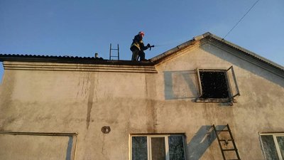 На Львівщині згорів дах будинку