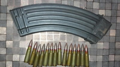 Ховав у підвалі: на Вінниччині чоловік зберігав без документів зброю та набої