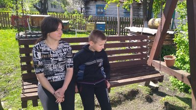 Пасічник з Волині майструє вулики з очерету Пасічник з Волині майструє вулики з очерету