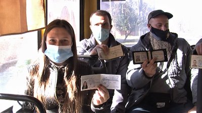 У Кропивницькому ветерани влаштували акцію в маршрутці, щоб відстояти право на безкоштовний проїзд