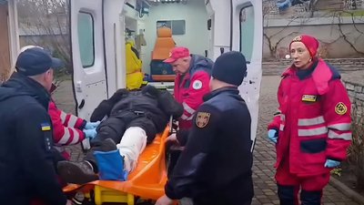 Рятувальники підняли чоловіка, який впав у каньйон річки