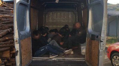 Від іноземців у багажнику, до стрілянини на кордоні: як на Закарпатті заробляють на нелегалах Від іноземців у багажнику, до стрілянини на кордоні: як на Закарпатті заробляють на нелегалах