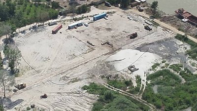На Одещині викрили масштабне розкрадання піску з Дунаю — у схемі участь брав міський голова
